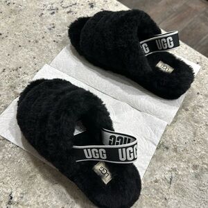 UGG black shoes 
Size 9 
Smoke free & pet free house.
Cleaning out my closet.